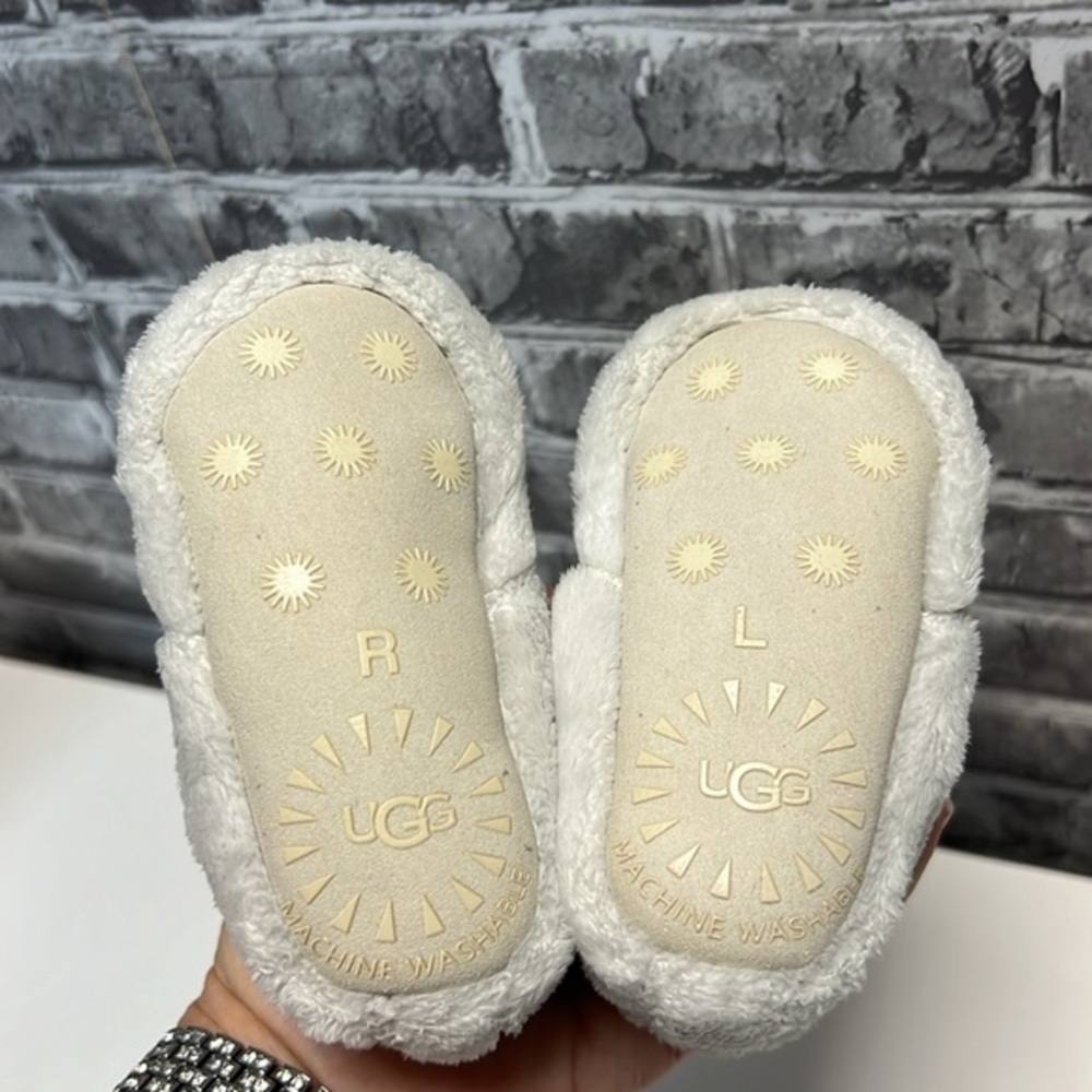 UGG - Picture 5 of 8